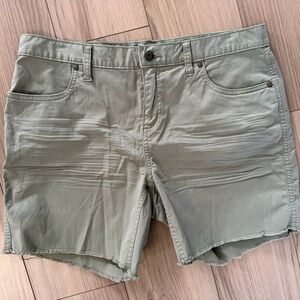 Carve Designs Sage Green Cargo Shorts Frayed Hem 6” inseam